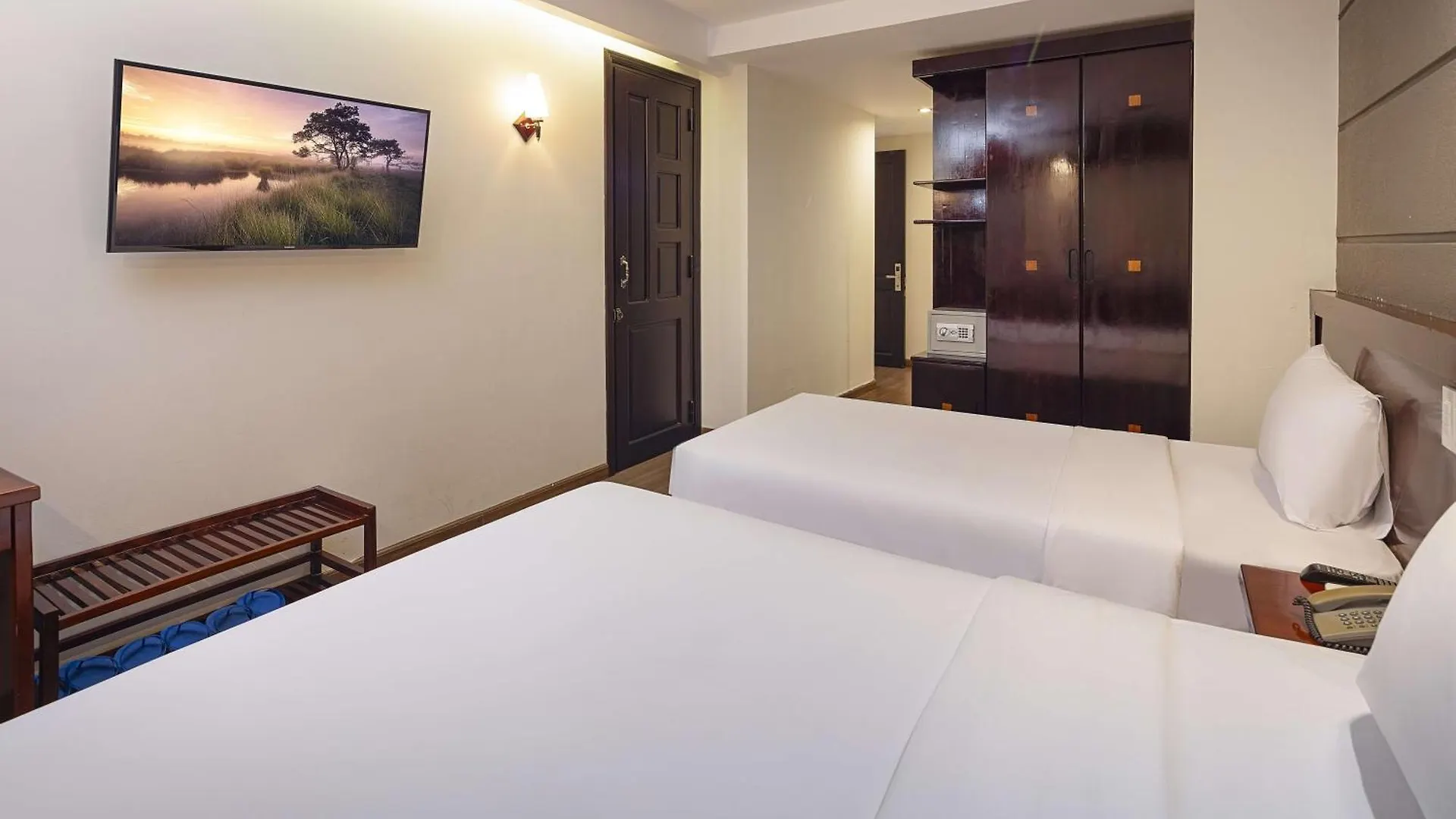 Wintersea Hotel Нячанг